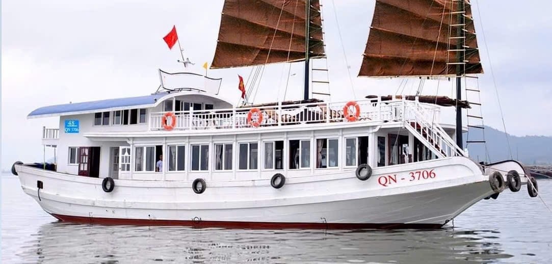 Tàu thép 4 tiếng truyền thống